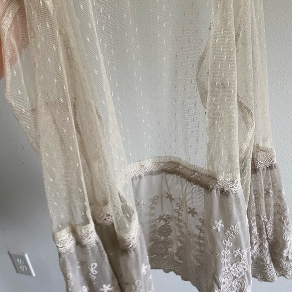 🤍 Lace Cover up ✨ - Picture 4 of 5